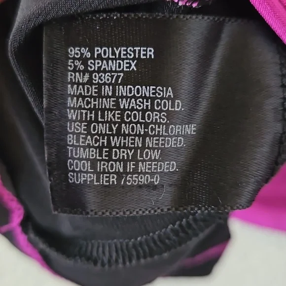 Woman's Sleeveless Color Block Blouse - Picture 4 of 4